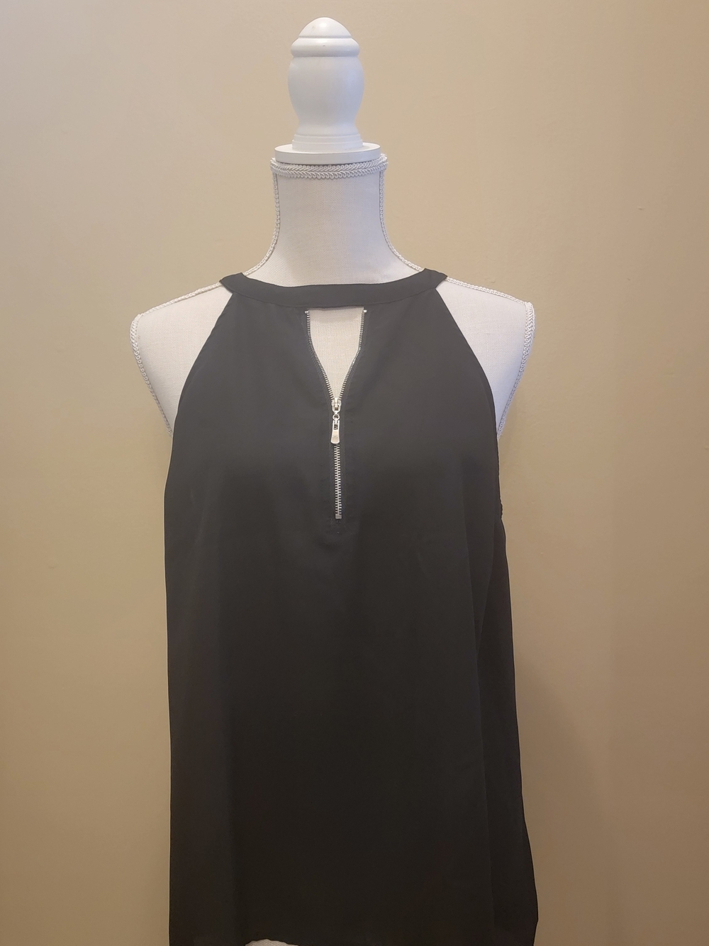 Rue21 Black Halter Zip Front Sleeveless Top